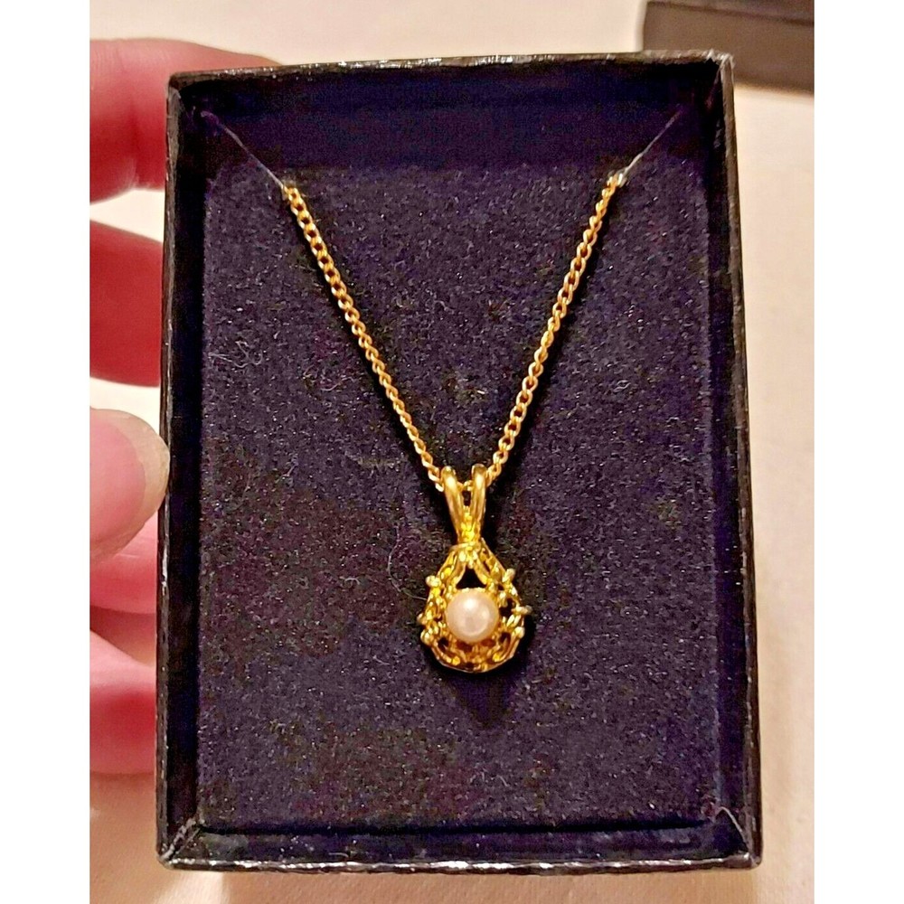 Vintage Ronte of Beverly Hills Gold Tone Filigree Pendant w/a Simulated Pearl
